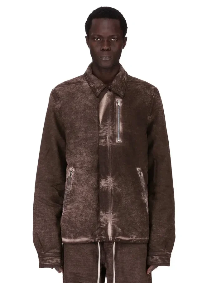 DRKSHDW FW25 CONCORDIANS CONCEALED ZIPFRONT JKT IN DRKDUST GEBORSTELD KATOEN. DU02E7775BMO-78 DRKSHDW FW25 CONCORDIANS CONCEALED ZIPFRONT JKT IN DRKDUST GEBORSTELD KATOEN. DU02E7775BMO-78