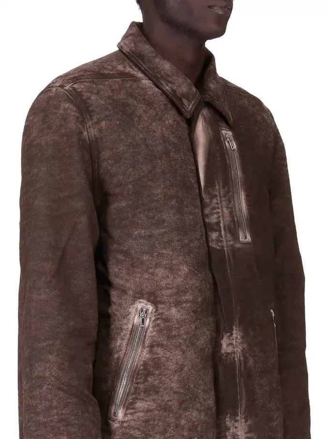 DRKSHDW FW25 CONCORDIANS CONCEALED ZIPFRONT JKT IN DRKDUST GEBORSTELD KATOEN. DU02E7775BMO-78 DRKSHDW FW25 CONCORDIANS CONCEALED ZIPFRONT JKT IN DRKDUST GEBORSTELD KATOEN. DU02E7775BMO-78