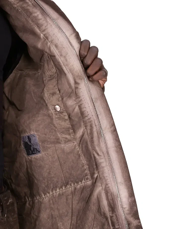 DRKSHDW FW25 CONCORDIANS CONCEALED ZIPFRONT JKT IN DRKDUST GEBORSTELD KATOEN. DU02E7775BMO-78 DRKSHDW FW25 CONCORDIANS CONCEALED ZIPFRONT JKT IN DRKDUST GEBORSTELD KATOEN. DU02E7775BMO-78