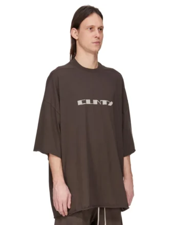 DRKSHDW FW25 CONCORDIANS TOMMY T IN DRKDUST/PEARL MEDIUM GEWICHT KATOENEN JERSEY DU02E7259RNEP2-7808 DRKSHDW FW25 CONCORDIANS TOMMY T IN DRKDUST/PEARL MEDIUM GEWICHT KATOENEN JERSEY DU02E7259RNEP2-7808