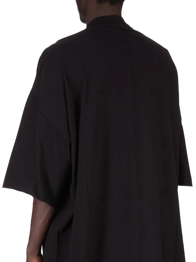 DRKSHDW FW25 CONCORDIANS TOMMY T IN ZWART/PAREL MEDIUM GEWICHT KATOENEN JERSEY DU02E7259RNEP2-0908 DRKSHDW FW25 CONCORDIANS TOMMY T IN ZWART/PAREL MEDIUM GEWICHT KATOENEN JERSEY DU02E7259RNEP2-0908