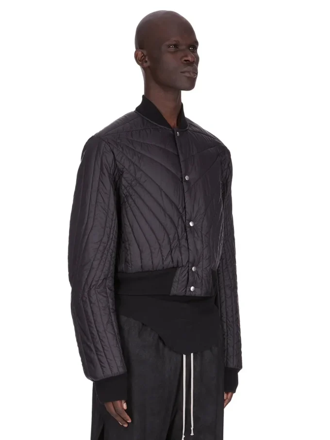 RICK OWENS FW25 CONCORDIANS GEWATTEERD VLUCHTJAS IN ZWART LICHT NYLON RU02E1727NPT1-09 RICK OWENS FW25 CONCORDIANS GEWATTEERD VLUCHTJAS IN ZWART LICHT NYLON RU02E1727NPT1-09