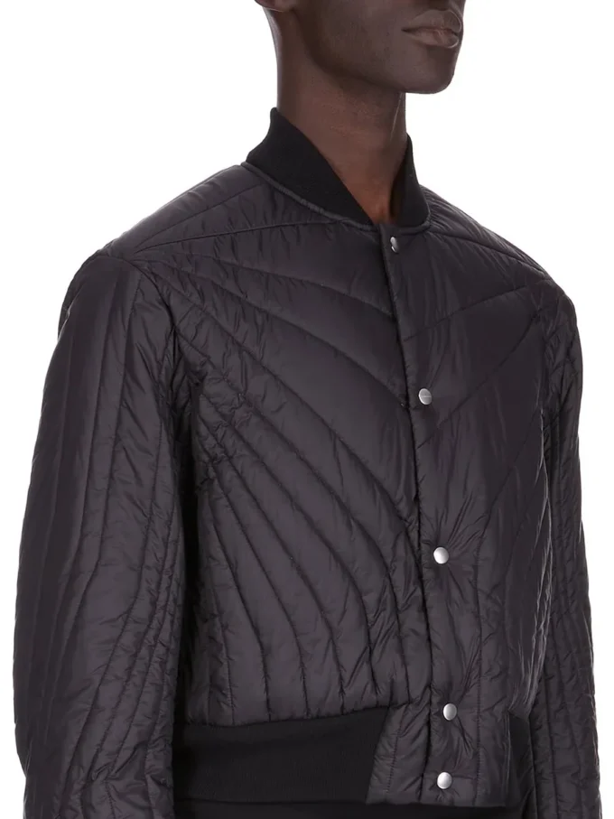 RICK OWENS FW25 CONCORDIANS GEWATTEERD VLUCHTJAS IN ZWART LICHT NYLON RU02E1727NPT1-09 RICK OWENS FW25 CONCORDIANS GEWATTEERD VLUCHTJAS IN ZWART LICHT NYLON RU02E1727NPT1-09